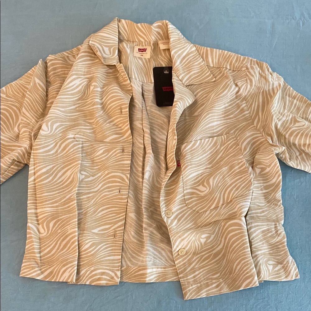 NEW Levi’s Beige and White Patterned Shirt